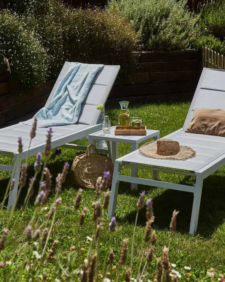 High aluminum and white textilene sun lounger with wheels