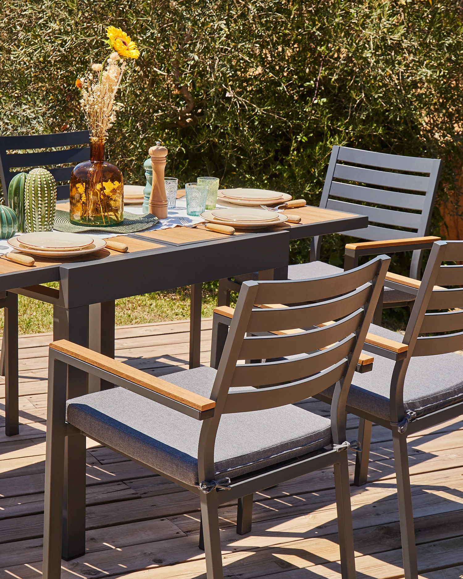 Anthracite extendable garden table