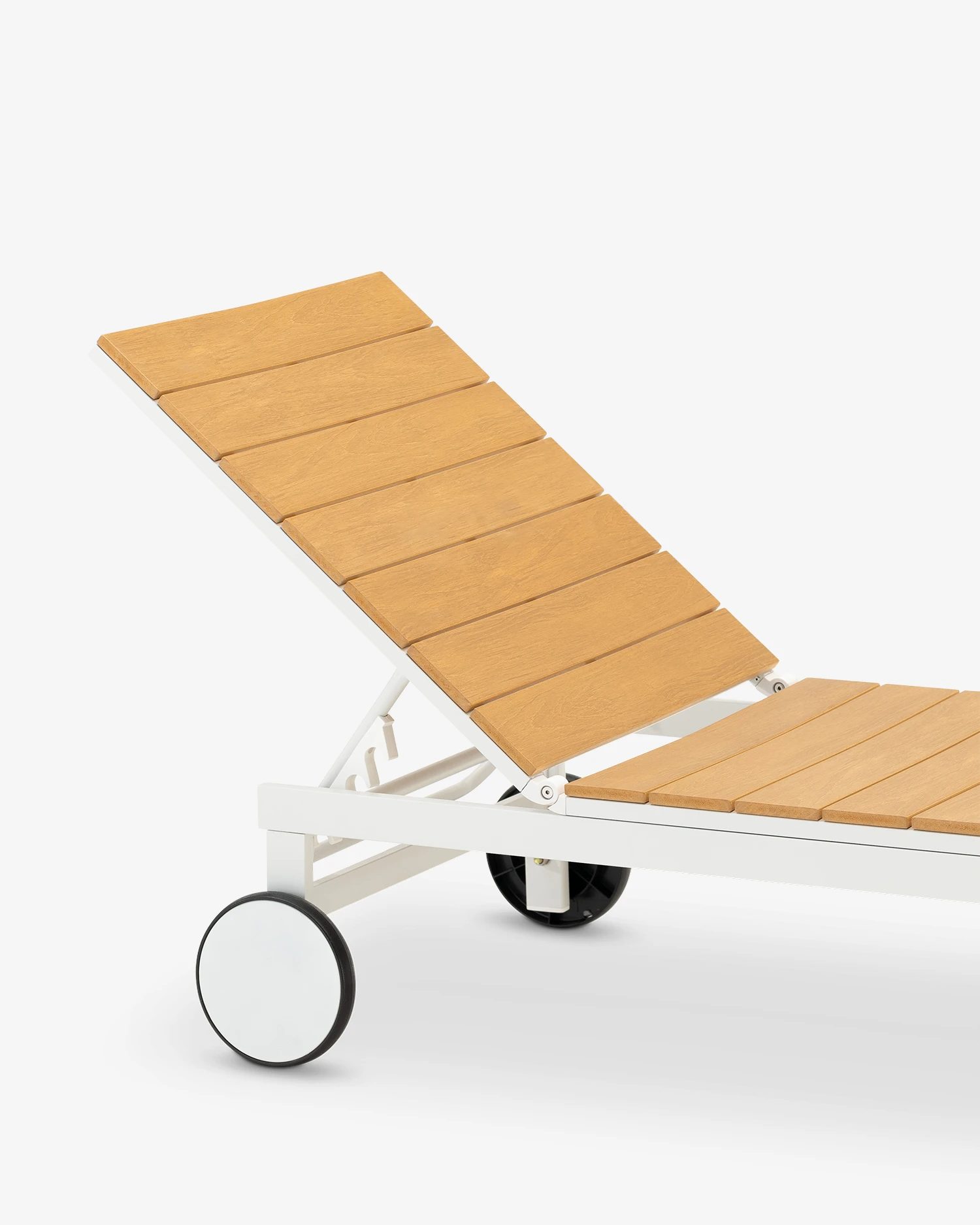 White imitation wood lounger