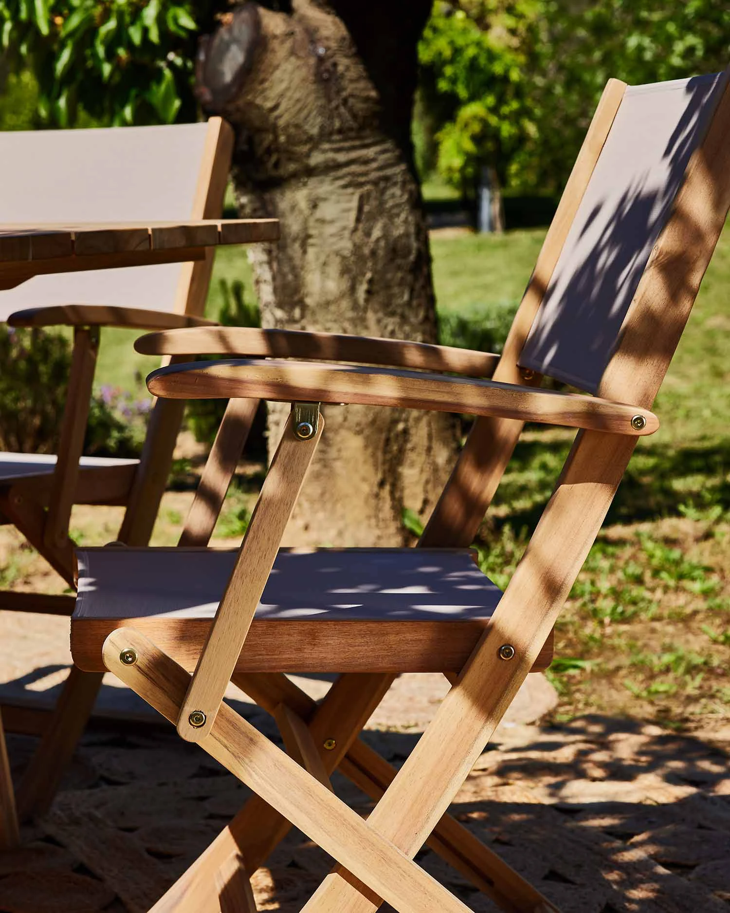 Folding garden chair wood and textilene folding