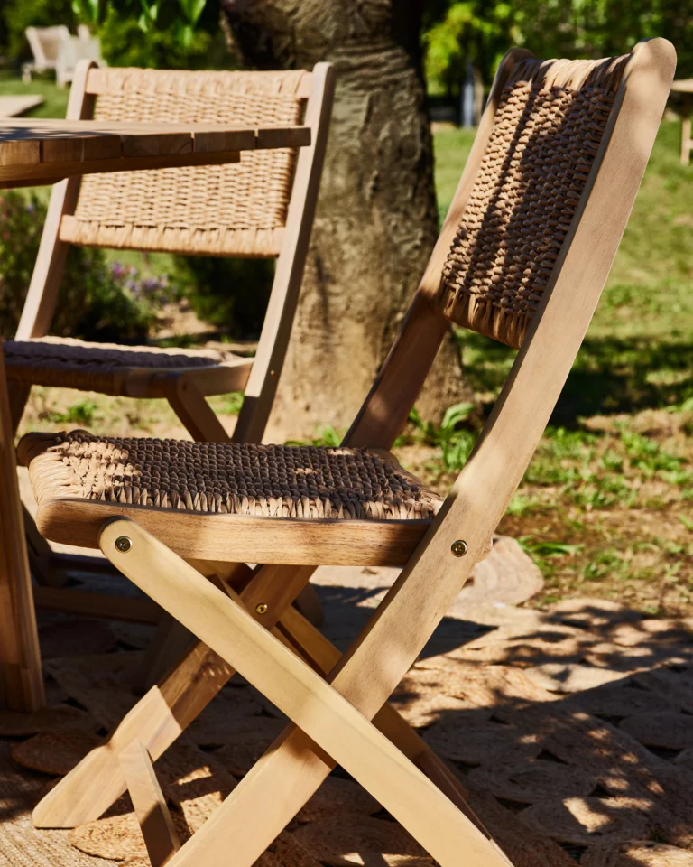 Folding garden chair wood and synthetic rattan