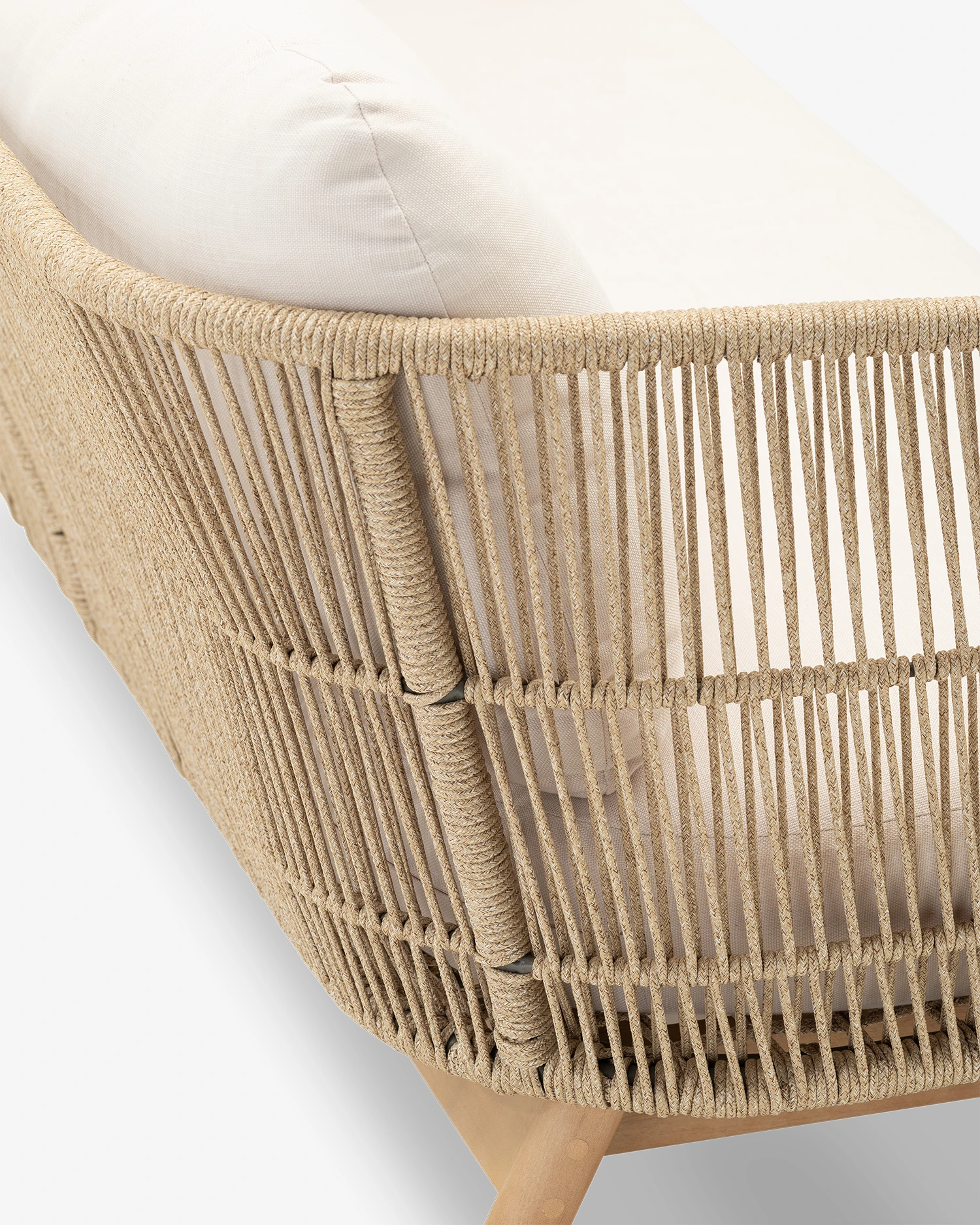 Beige 3-seater outdoor sofa made of wood and rope