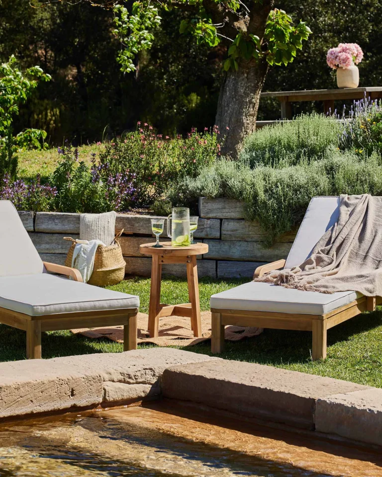 Sun lounger with wooden garden wheels and raw cushions