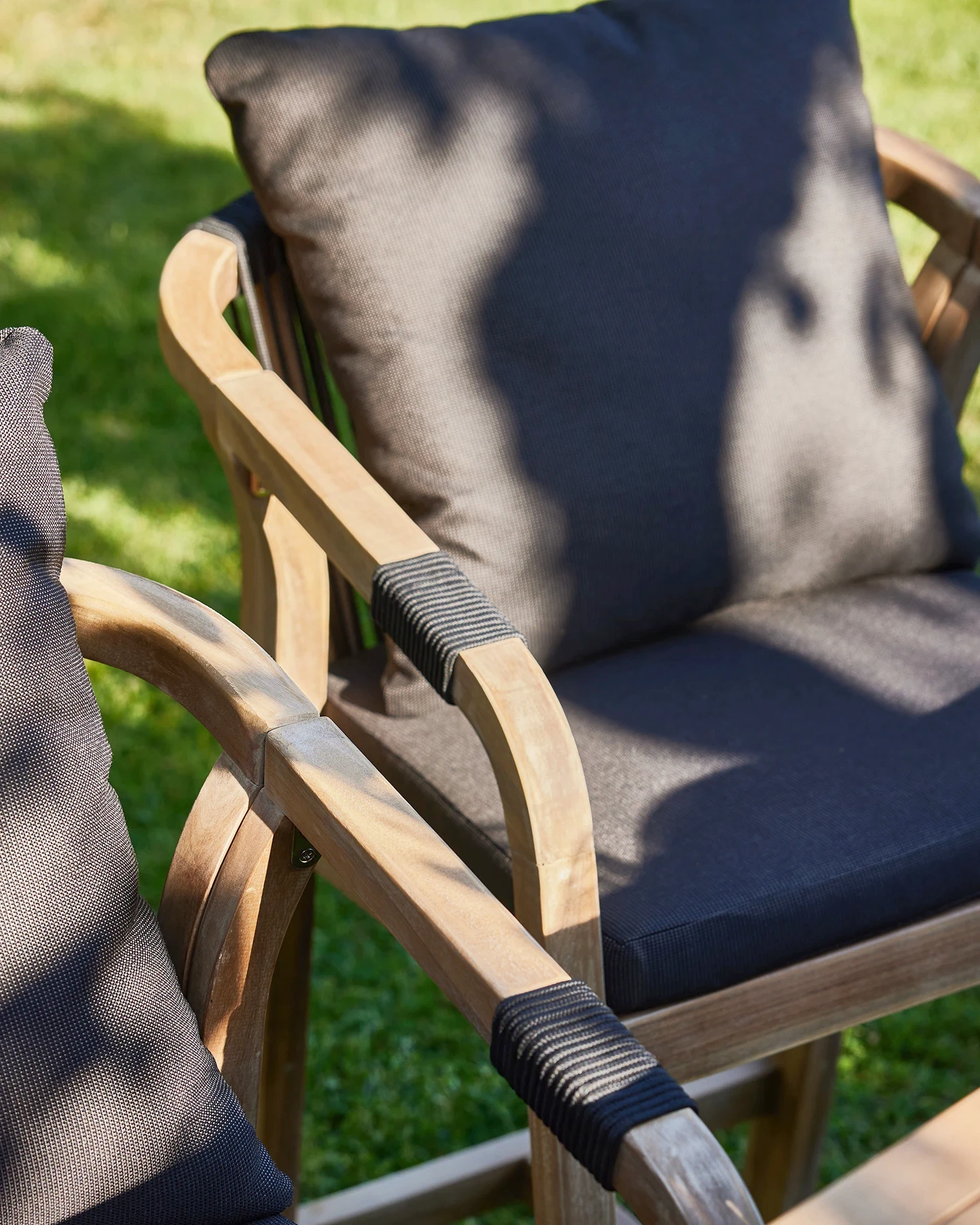 Garden chair wood and black rope