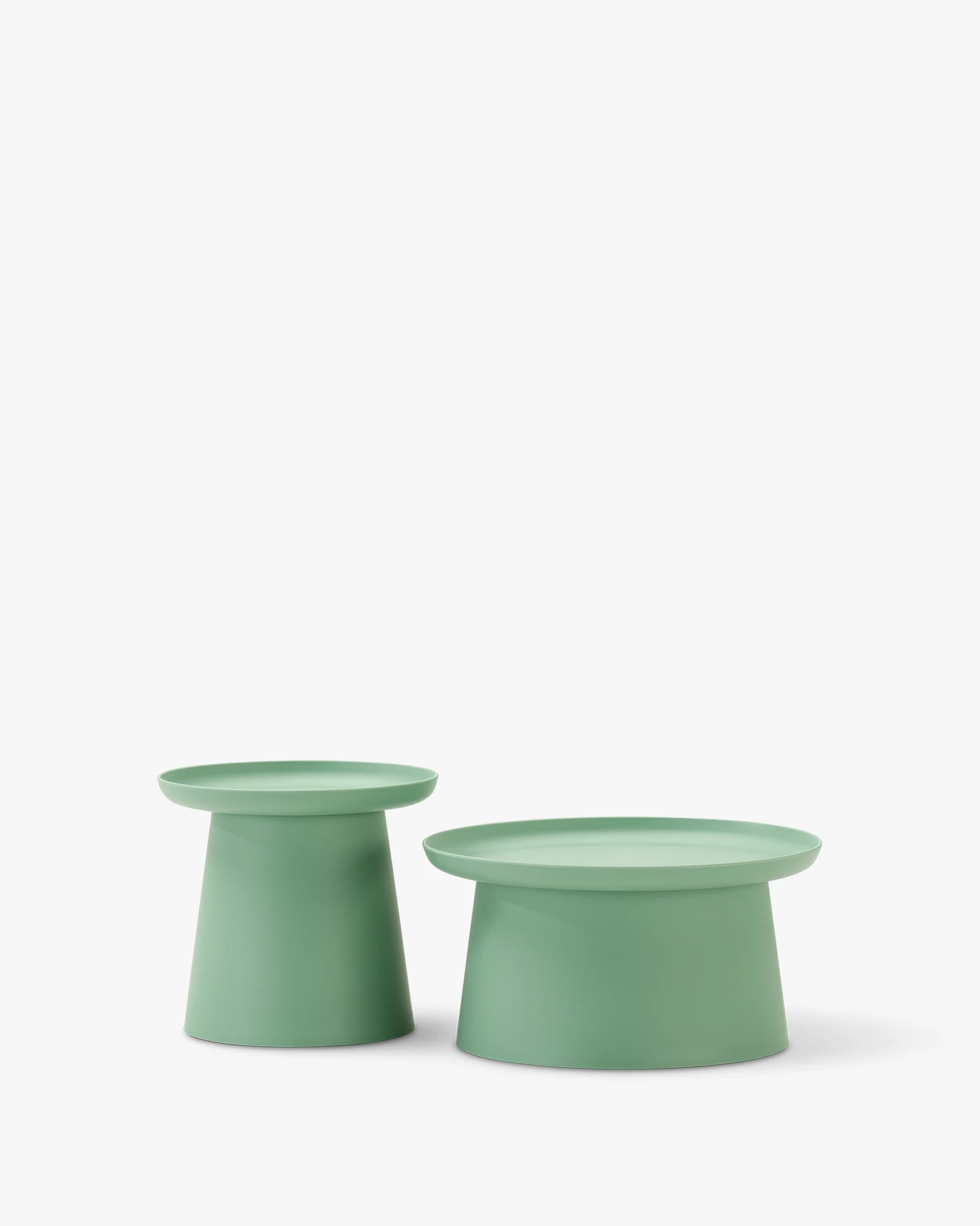 Set of outdoor polypropylene side tables green