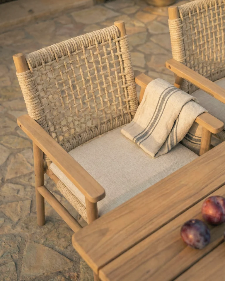 Chaise de jardin en bois beige et corde