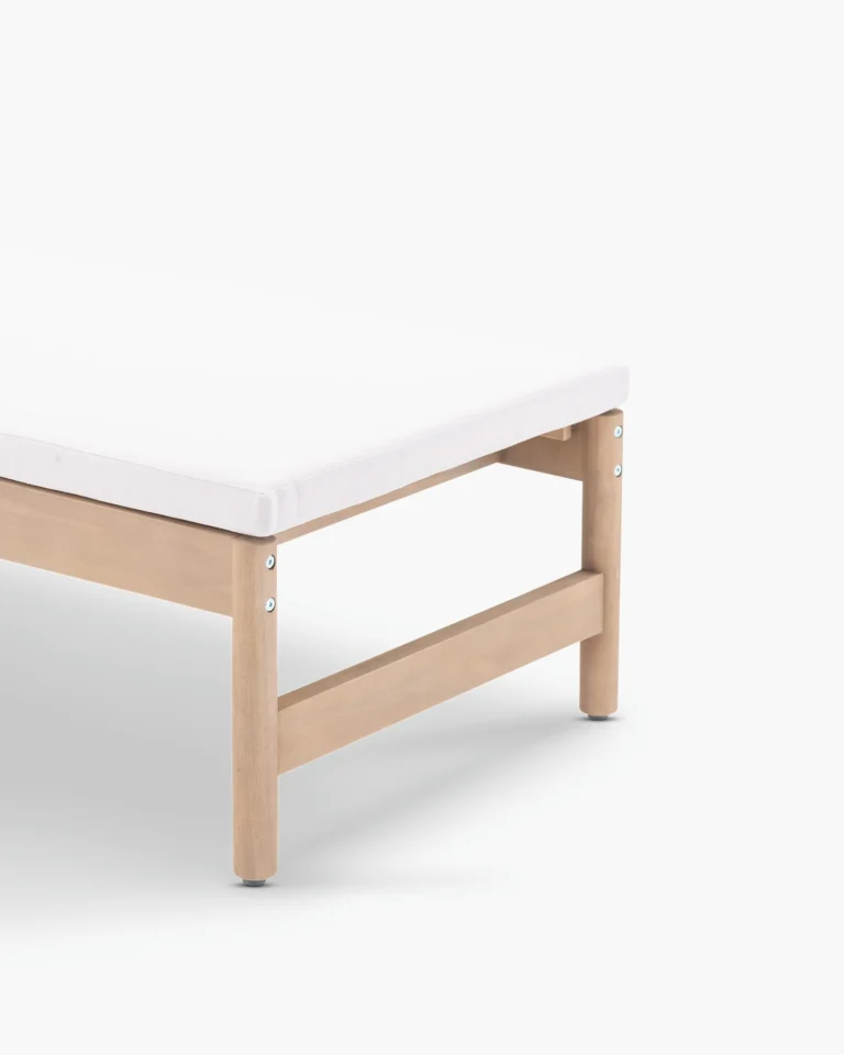 Lettino prendisole con ruote, textilene, legno e cuscini grezzi