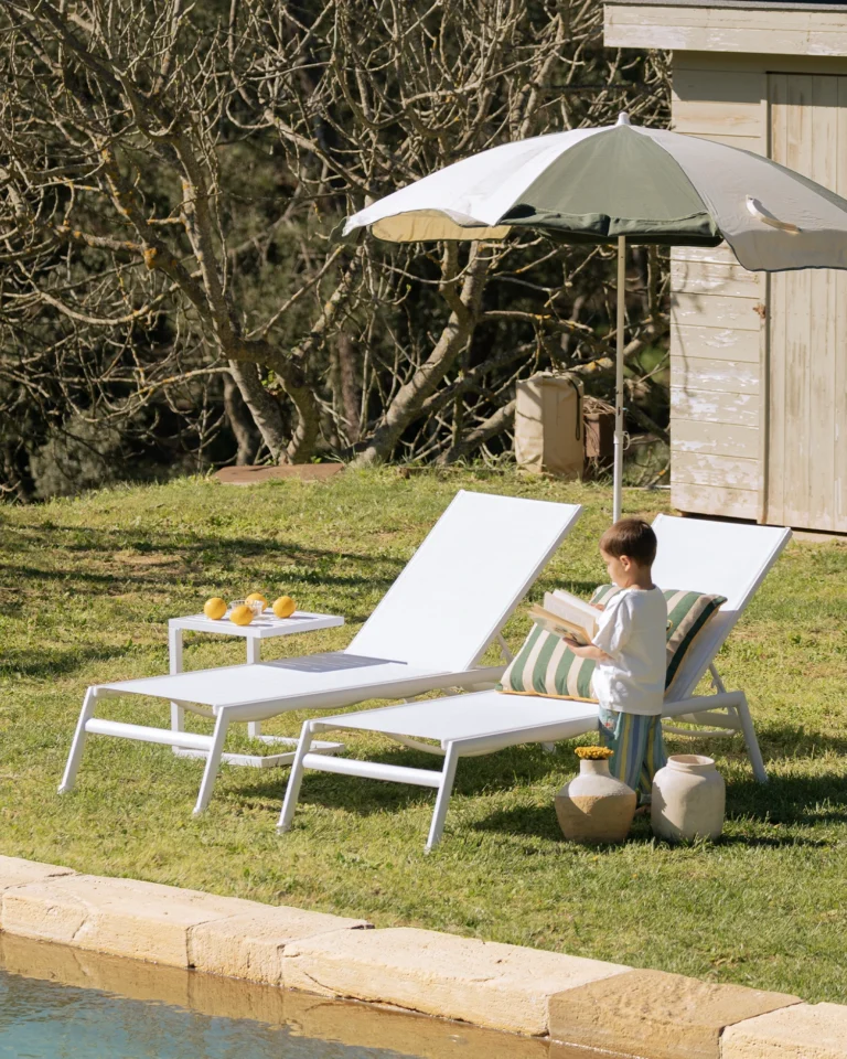 Conjunto de 2 tumbonas y mesa de aluminio blanco