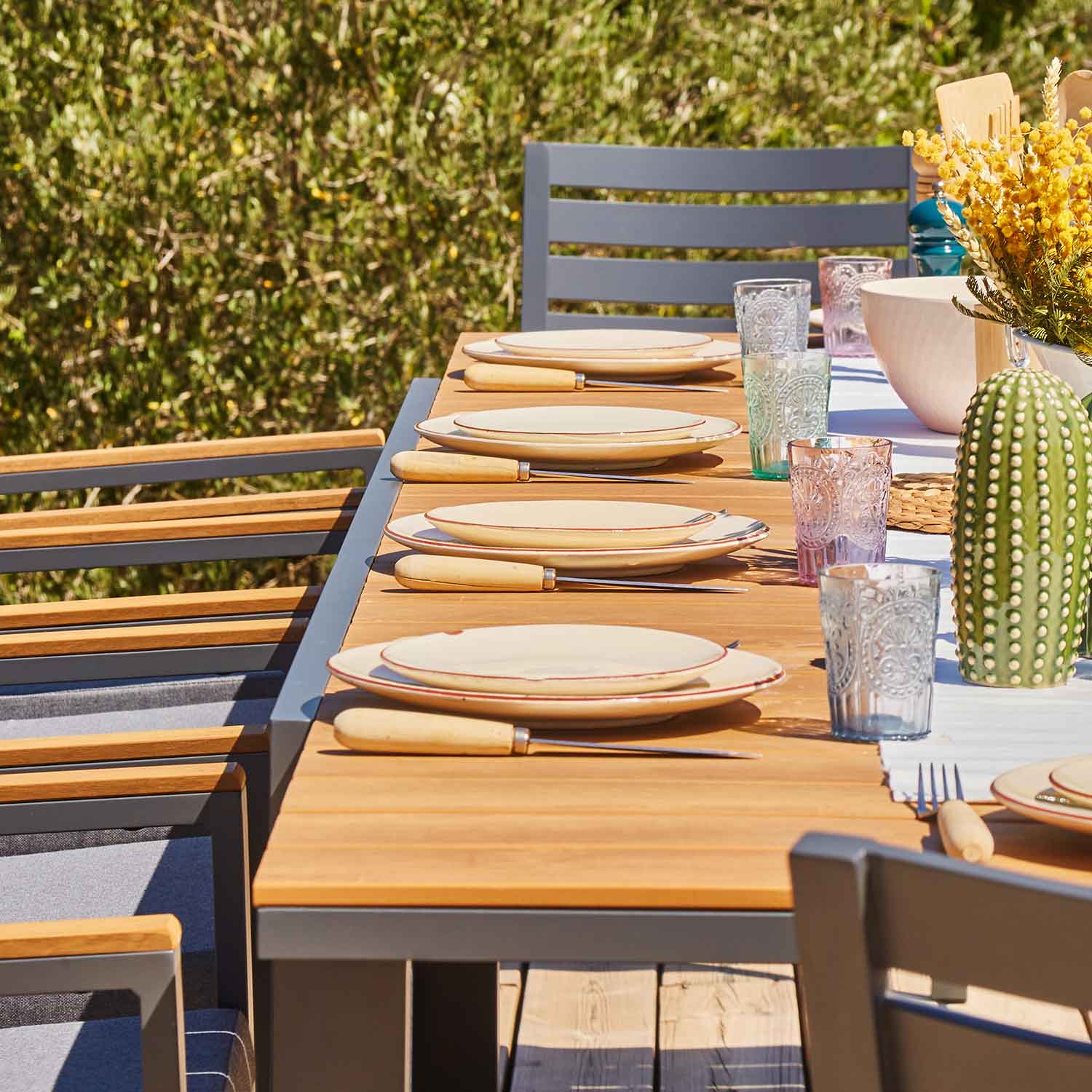 Mesa de comedor de jardín.