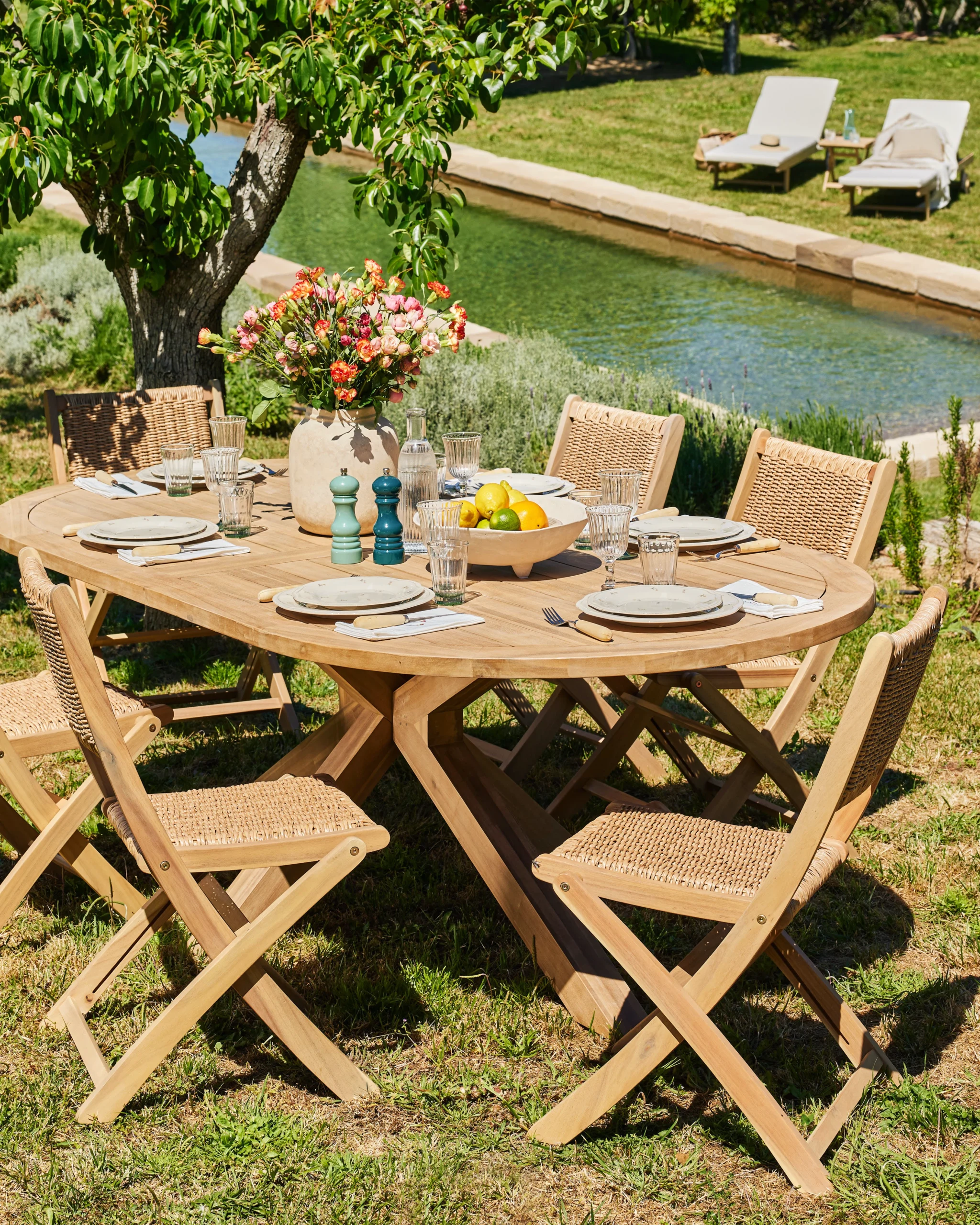 Conjunto de comedor natural de propuesta orgánica y curva. Defora Home