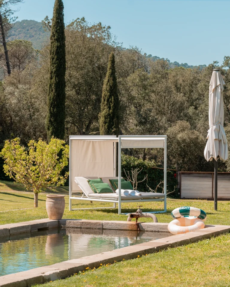 Cama doble balinesa blanca