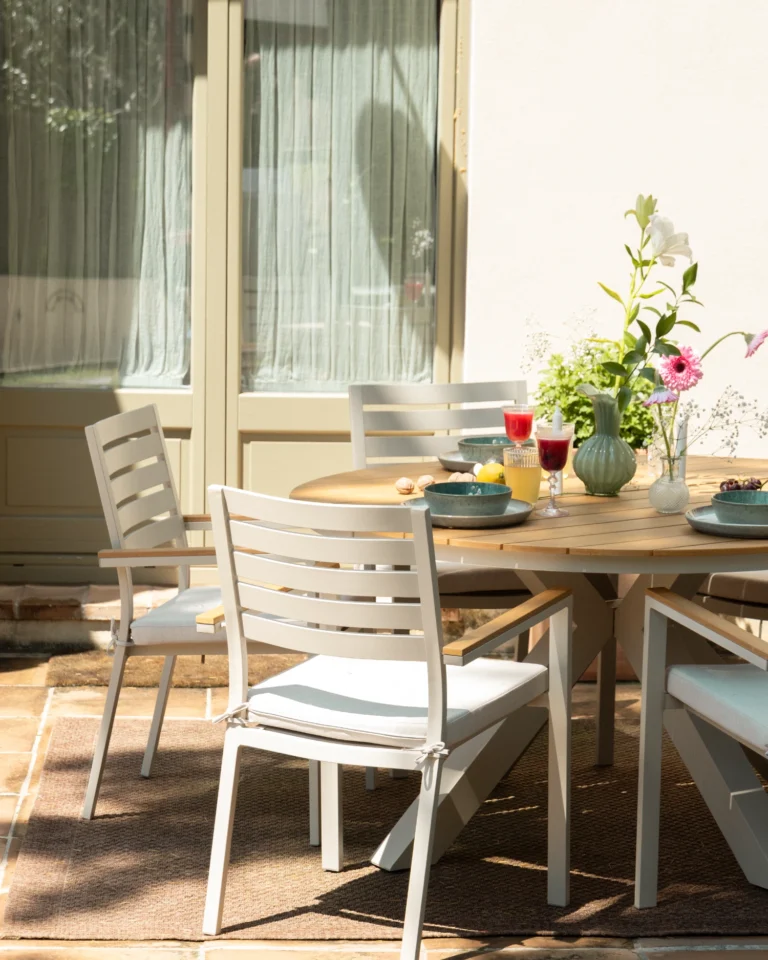 Silla de jardín apilables con cojín beige