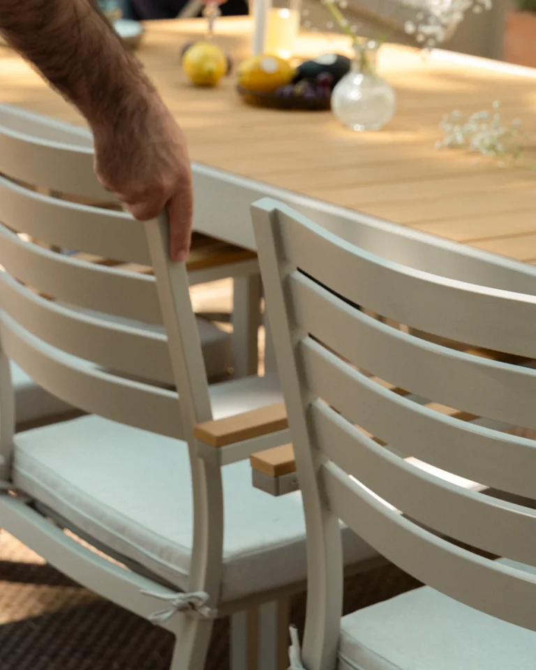 Conjunto de comedor de jardín imitación madera 4 plazas beige