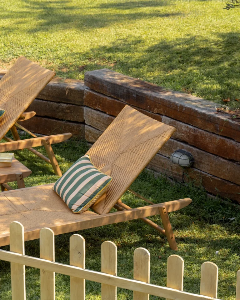 Conjunt de 2 tumbones i taula fusta i ratà sintètic