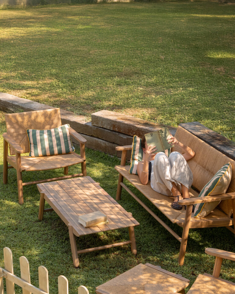 Low wooden table 120x60cm