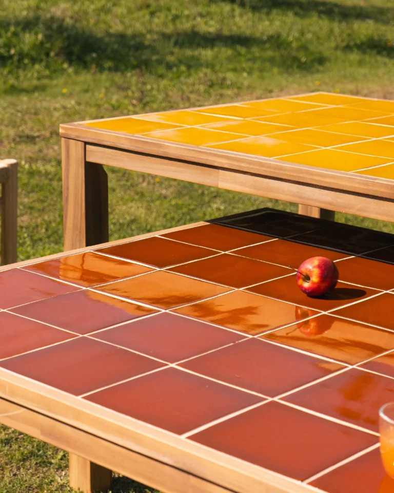 Mesa alta bar cuadrada madera y cerámica artesanal 127x127x90